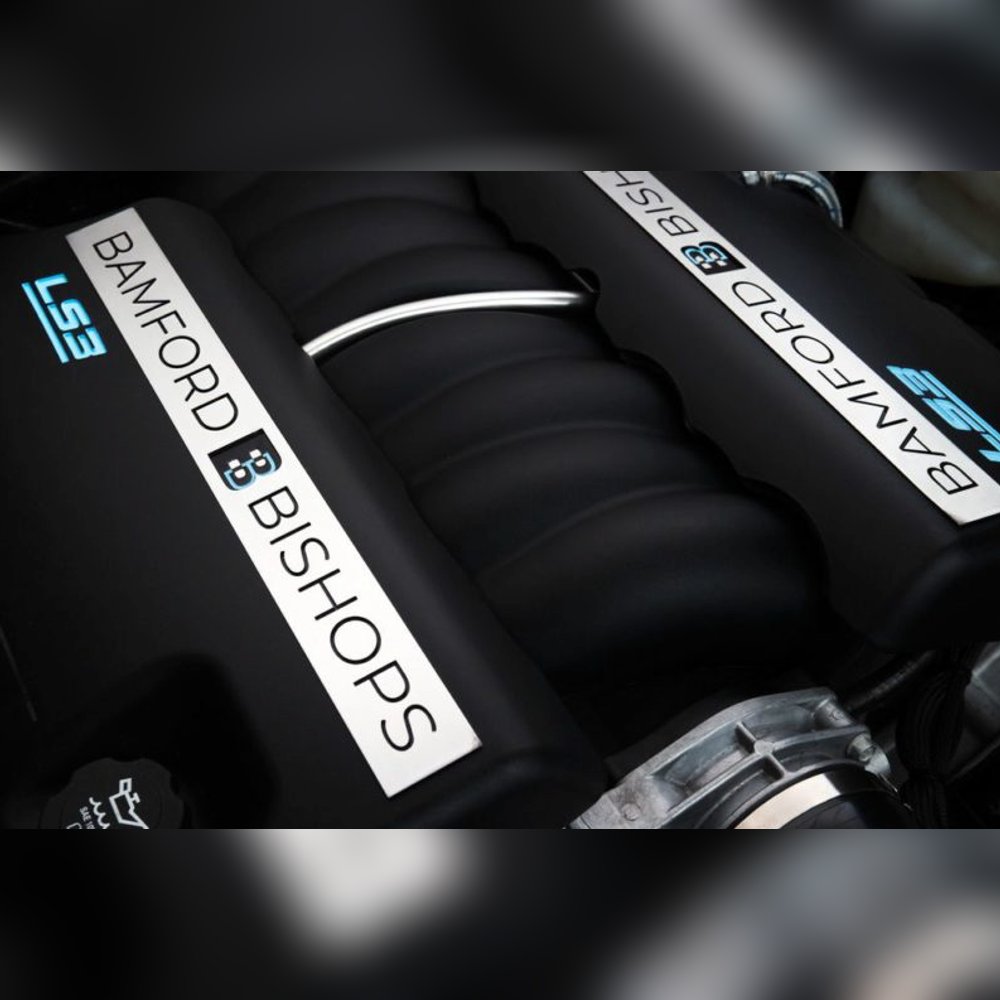 <p>シボレーLS3 V8エンジン搭載により470 BHPのパワーを発揮。6速オートマチックと常時4輪駆動に加え、電子制御ダンパー付きアップグレードサスペンションを採用。ハイパフォーマンスブレーキシステムとリミテッドスリップディファレンシャルによりドライビング性能が向上。</p>