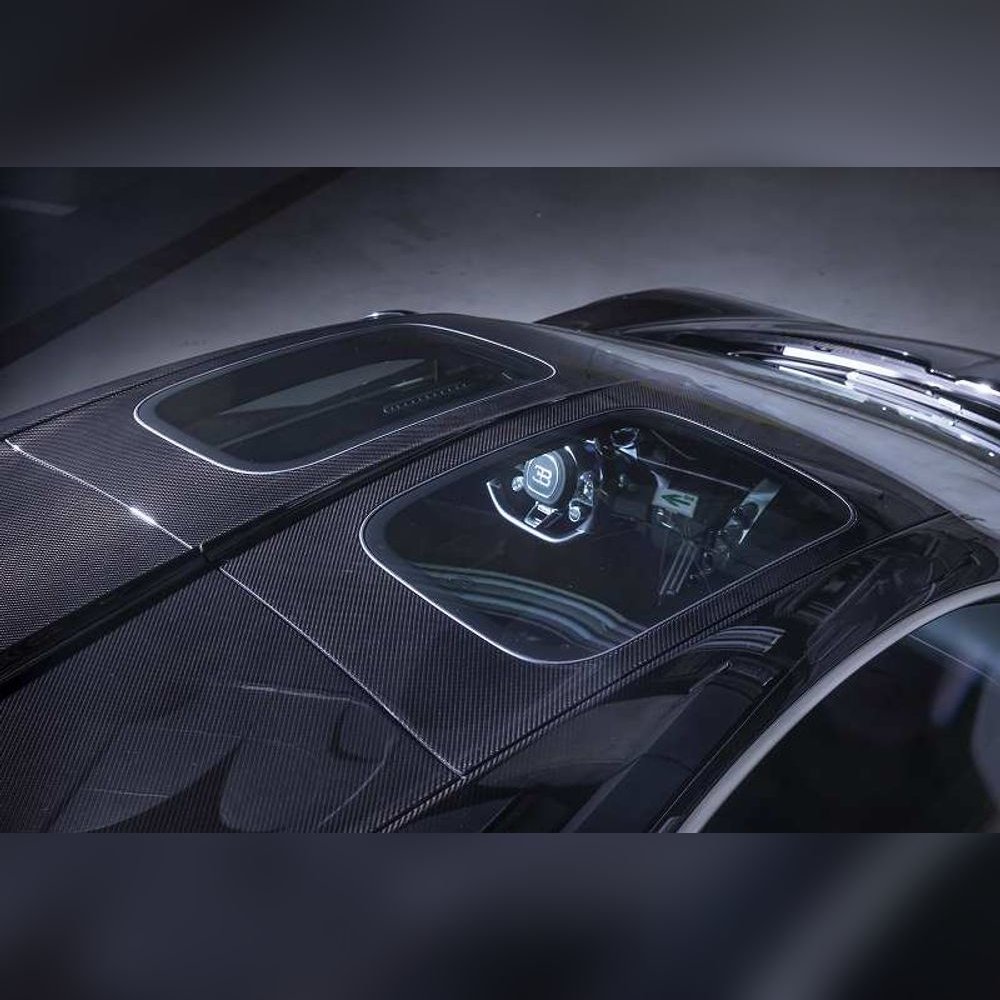 <p>8.0L W16エンジン搭載、最高出力1500hp、0-100km/h加速2.5秒、最高速度420km/h。圧倒的なパフォーマンスを誇るハイパーカー。</p>