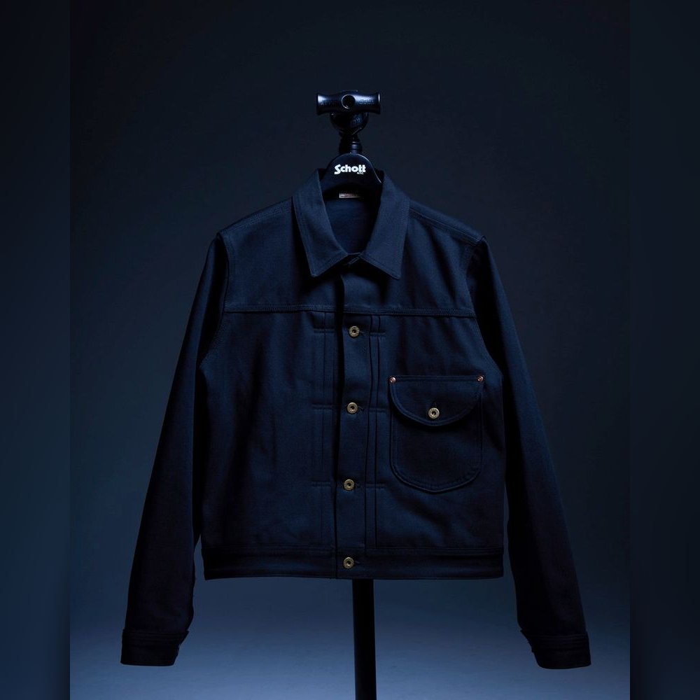 <p>1930年代後半のCOWBOYシリーズデザインを現代的に再構築。当時仕様のボタンやシンチバック、トリコロールタグなど、細部まで忠実に再現しヴィンテージ感を楽しめる。</p>